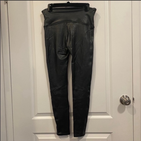 Spanx Faux Leather Croc Leggings - Picture 8 of 8